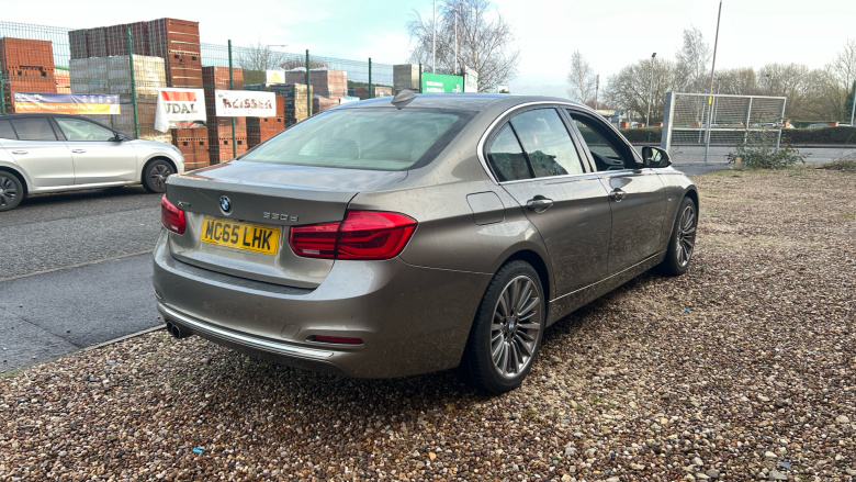 BMW 3 Series 330d xDrive Luxury 4dr Step Auto Diesel Saloon